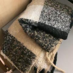 Scarf, rapporterat av MEININGER Hotel Budapest Great Market Hall med iLost