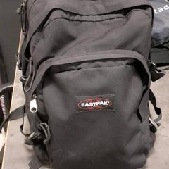 Mochila rugtas, segundo informou Qbuzz servicepunt  Emmen usando iLost