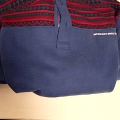 스웨터, iLost를 사용하여 Mövenpick Hotel Amsterdam City Centre에 보고됨