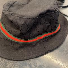 帽子 がiLostで Rotterdam The Hague Airport によって報告されました