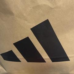 Aankoop adidas, segons ha informat Designer Outlet Roermond mitjançant iLost