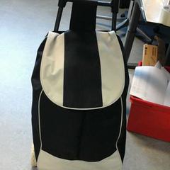 Trolley met kleding, zoals gemeld door Connexxion Zeeland met iLost