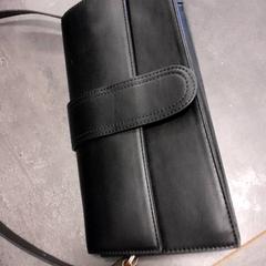 かばん がiLostで Qbuzz servicepunt  Emmen によって報告されました