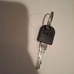 Clé axa fietssleutel geen sleutelhanger, a été signalé par TU/e - Receptie Helix utilisant iLost