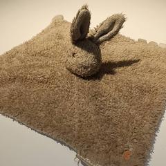 Ölelős pofon Konijntje, amint azt IKEA Groningen az iLost segítségével jelentette.