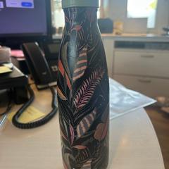 Botella de auga, segundo informou Madurodam usando iLost