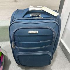 Bőrönd & Utazótáska الون ازرق, amint azt محطة الدمام (الدمام) az iLost segítségével jelentette.