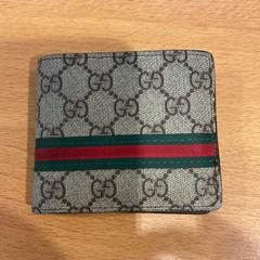 Brieftasche petrov, duitsland, gemeldet von Gemeente Amsterdam über iLost