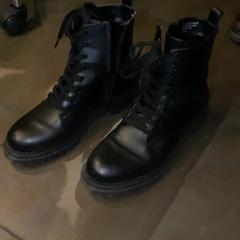 İLost kullanarak MEININGER Hotel Amsterdam City West tarafından bildirildiği gibi Botlar Black