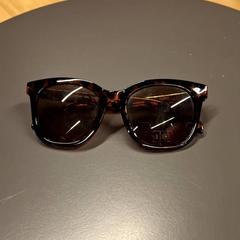 Solbriller Femme, som rapportert av IKEA Nice Saint Isidore ved bruk av iLost