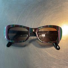 Sunglasses kind, as reported by Burgers' Zoo using iLost