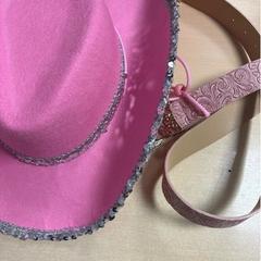 Chapeau roze glitter, a été signalé par DoubleTree by Hilton Rotterdam Centre utilisant iLost