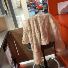 Vetements veste, as reported by MEININGER Hotel Bordeaux Gare Saint-Jean using iLost