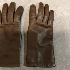 Kleding  - Handschoenen bruin, a été signalé par Centraal magazijn utilisant iLost