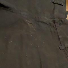 Pantalons, segons ha informat MEININGER Hotel Brussels City Center mitjançant iLost