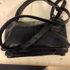 حقائب حمل وحقائب اليد، كما تم الإبلاغ عنه بواسطة Artis عبر iLost