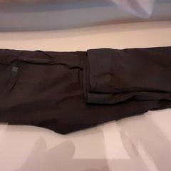 Hose Hugo boss bruin, gemeldet von Van der Valk Hotel Schiphol über iLost