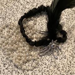 Lepokoa & Buruko zinta Black feather, gisa salatu by MEININGER Hotel Berlin "Mitte" Humboldthaus iLost erabiliz