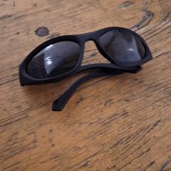 Gafas de sol zon ebr, ha sido reportado por Bospop con iLost
