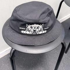 Cappello BLACK, come riportato da Ramada by Wyndham Amsterdam Airport Schiphol utilizzando iLost