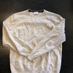 Beige trui - merk Profuomo, as reported by Awakenings ADE – Warehouse Elementenstraat 2019 using iLost