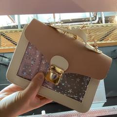 İLost kullanarak MEININGER Hotel Paris Porte de Vincennes tarafından bildirildiği gibi El çantası