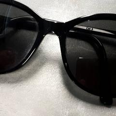 Des lunettes de soleil Zwart, a été signalé par Arriva Friesland / Groningen utilisant iLost