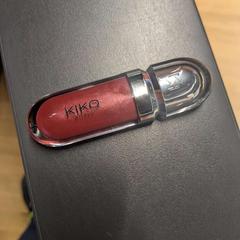 Lipgloss, som rapportert av IKEA Brno ved bruk av iLost