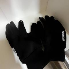 手袋 がiLostで IKEA Utrecht によって報告されました