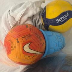 Törölközők & Labdarúgó labda, amint azt Silver Sands Beach az iLost segítségével jelentette.