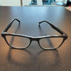 Bril zwart, como reportado por Blauwnet Zwolle utilizando o iLost