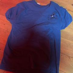 T shirt Blauw, a été signalé par KABUL à GoGo / Teatro utilisant iLost