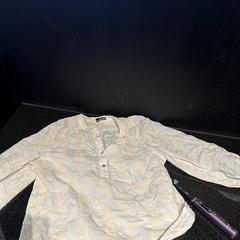 Elektrische tandenborstel & Blouse wit, zoals gemeld door Hotel Van der Valk Harderwijk op de Veluwe met iLost