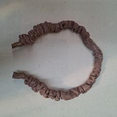 Banda para a cabeza Roze glitter, segundo informou Rijksmuseum van Oudheden usando iLost