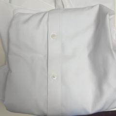 Hemd & Blouse White, zoals gemeld door ibis Styles Rotterdam Ahoy met iLost