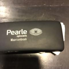 Etui à lunettes avec lunettes, a été signalé par U-OV Utrecht utilisant iLost