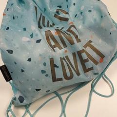 Voltas -lichtblauw, segundo informou Centraal magazijn usando iLost