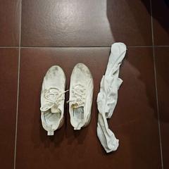 Sneaker & Galtzerdiak, gisa salatu by WestCord Hotel Eindhoven iLost erabiliz