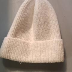 ビーニー がiLostで IKEA Hénin-Beaumont によって報告されました