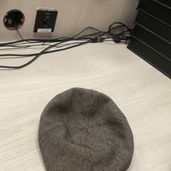 Chapéu, como reportado por Hotel van der Valk Maastricht utilizando o iLost