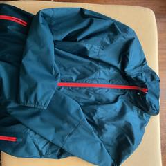 Jacket Nike، كما تم الإبلاغ عنه عبر iLost