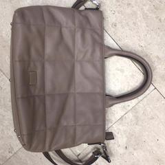 Borsa, come riportato da Hotel van der Valk Maastricht utilizzando iLost