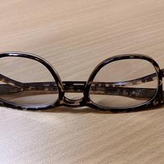 النظارات، كما تم الإبلاغ عنه بواسطة Grand Hotel Amrâth Amsterdam عبر iLost