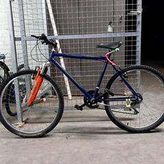 Bicicleta Onbekend Donkerblauw/Oranje, segons ha informat Fietsdepot Hasselt mitjançant iLost