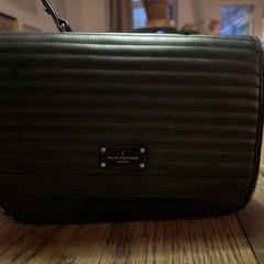 Zwarte tas, iLost에 보고됨