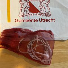 Oortjes met draad, segons ha informat Gemeente Utrecht mitjançant iLost