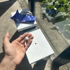 Een airpod, iLost에 보고됨
