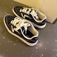 Bota, jak nahlášeno Room Mate Bruno pomocí iLost