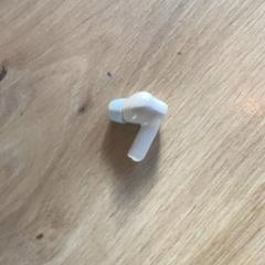 ヘッドホン Beige (1) がiLostで MEININGER Hotel Köln West によって報告されました