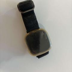 Fitbit zwart, come riportato da Gemeente Noordwijk utilizzando iLost